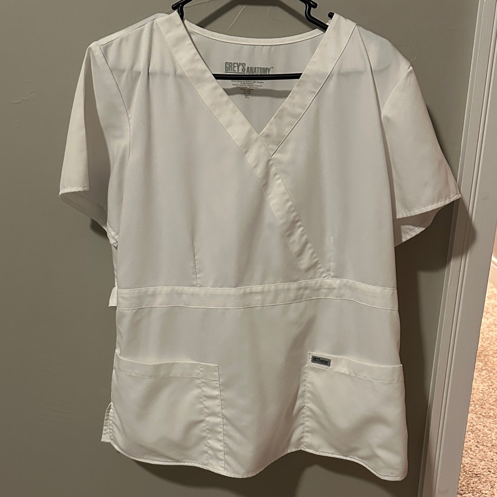 2 Grey's Anatomy Women's white Scrub Tops XL and 1 Dickies women’s scrub top XL - Picture 2 of 7